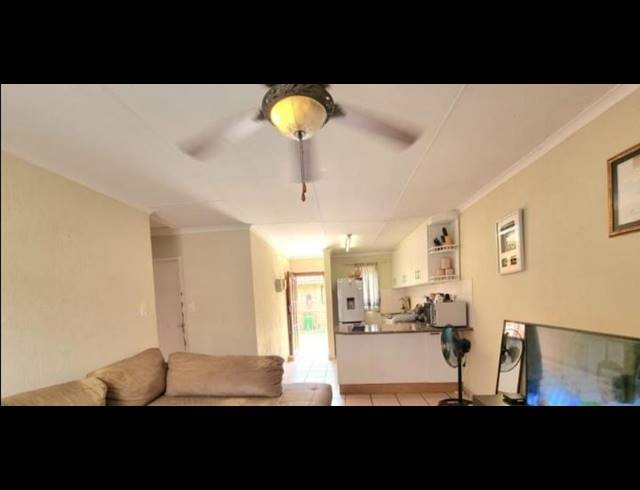 2 BEDROOM TOWNHOUSE FOR SALE IN VELD EN VLEI